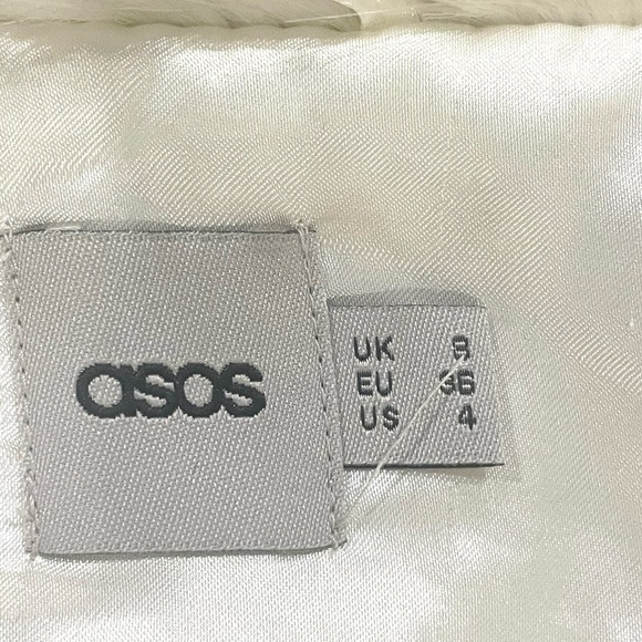 asos faux fur crop cape in
cream Sz 8 (M) - Picture 2 of 4